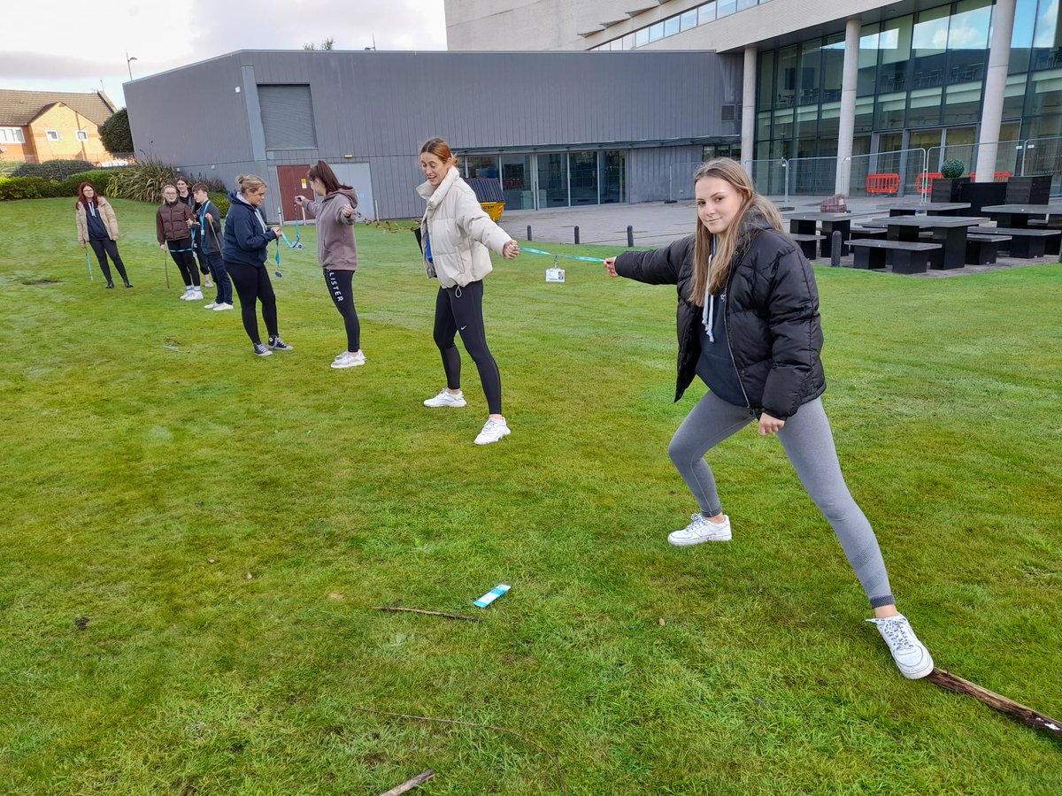 HubLjmu's tweet photo. Our new #year1primarytrainees spent their first session outdoors in the #gloriousautumnsunshine today #gettingtoknoweachother #teambuilding #ljmuinduction #outdoorlearning #naturalcurriculum @MahnazSiddiqui @sarahhindhaugh https://t.co/WDrjZYIx8d