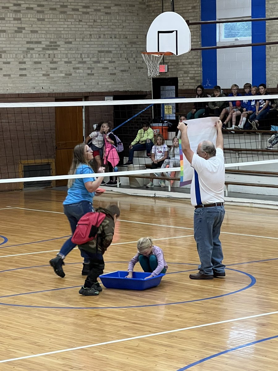 kwitthuhn303's tweet photo. Character counts at NCES!! Students caught showing good character traits get their name on a 0-120 chart. Once the chart is full, kids names are drawn for prizes! Thanks @emilykeener3 for starting this!!! @USD303 @ReinhardtDerek https://t.co/Jf1UshkFQN
