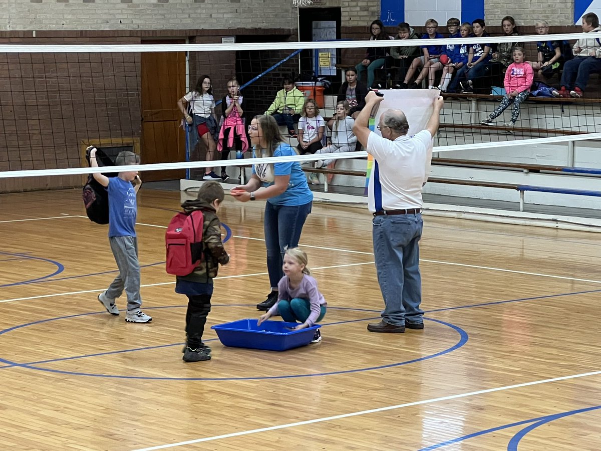 kwitthuhn303's tweet photo. Character counts at NCES!! Students caught showing good character traits get their name on a 0-120 chart. Once the chart is full, kids names are drawn for prizes! Thanks @emilykeener3 for starting this!!! @USD303 @ReinhardtDerek https://t.co/Jf1UshkFQN