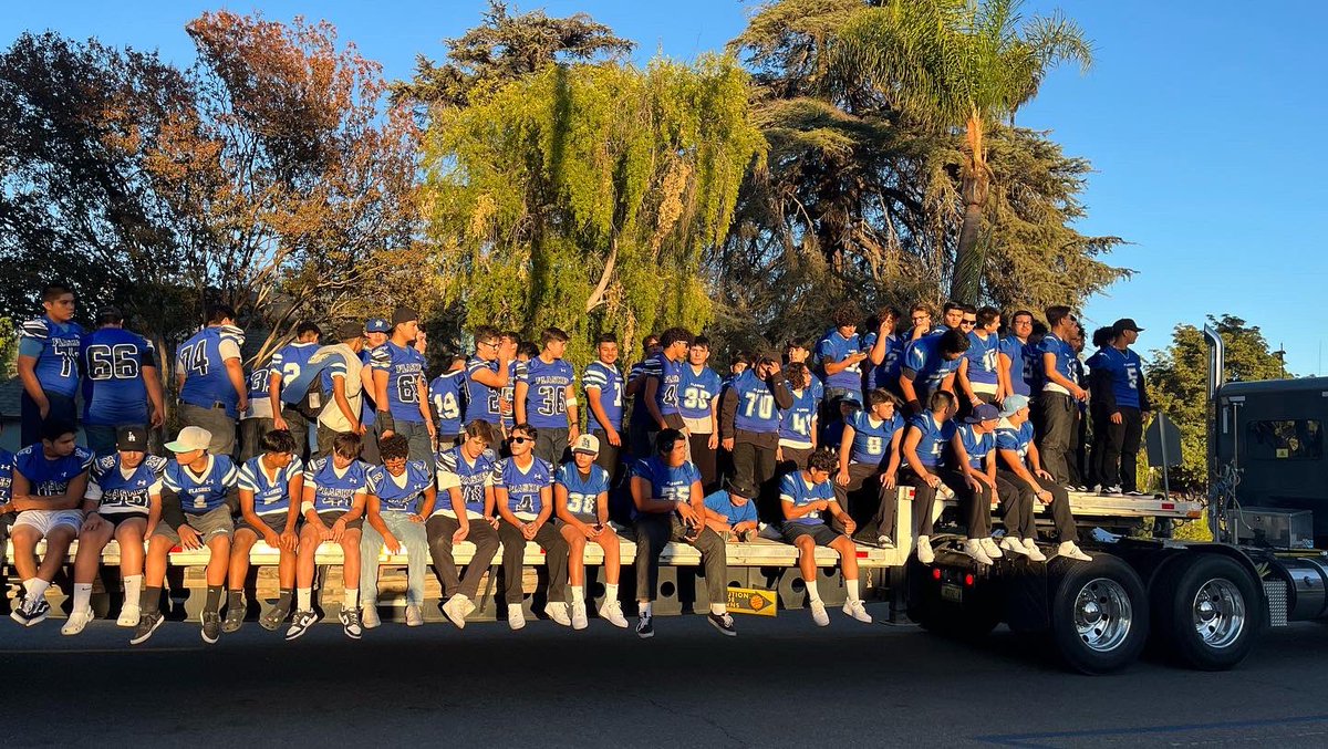 fhsflashesfb's tweet photo. 🟦&⬜️ Night
The last, best small town!
No one does homecoming like Fillmore!
#FillmoreFootball
#BoltsUp⚡️
#FillmoreFamily
@vcspreps @vcsjoecurley @latsondheimer @Tarek_Fattal @FillmoreGazette @fhs_storm https://t.co/76jUc0GQQ5