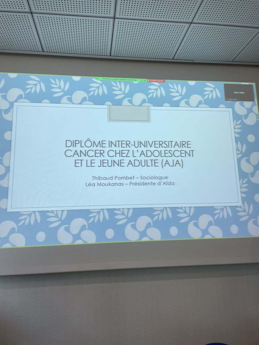 LeaMoukanas's tweet photo. A Lyon pour parler santé des jeunes avec les soignants qui participent au DIU « AJA et Cancer ». Des échanges très riches pour accompagner l’adolescence et le début de l’âge adulte qui rencontre la maladie. 
👉 Avant d’être malade, un jeune reste un jeune ! @weareaida @Go_AJA_Go https://t.co/UQ75nHJu5D