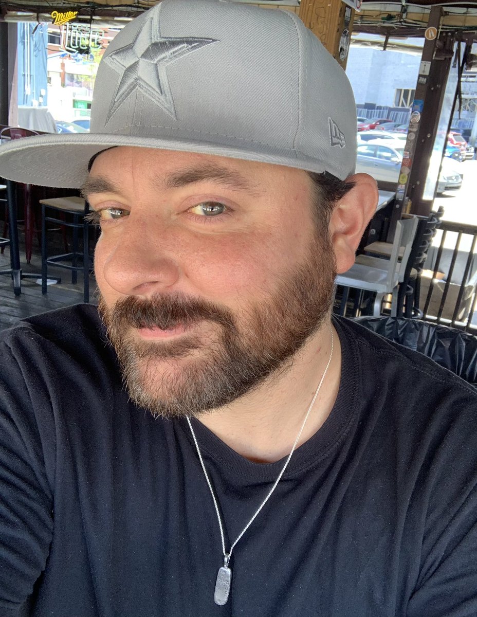 Pattern_OV's tweet image. Heard it’s #NationalTequilaDay….so in honor of that, here’s me #AtTheEndOfABar grabbing a shot! @LosersBar