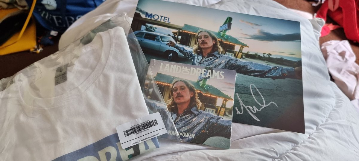 BethMush's tweet photo. @OfficialMarkO recovering from surgery is a little brighter with your new album, it's been a long time coming! https://t.co/9M01gQAcug