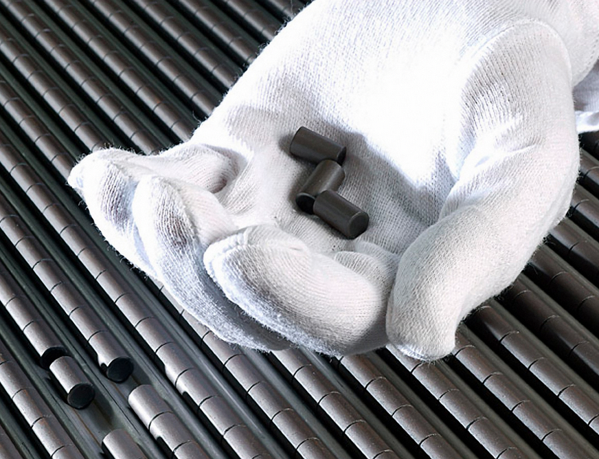 BrianGitt's tweet photo. This is what nuclear fuel looks like.

10 uranium pellets can power the average US household for a year.

https://t.co/1dYg0HIbdM https://t.co/cDV1mrIU9g