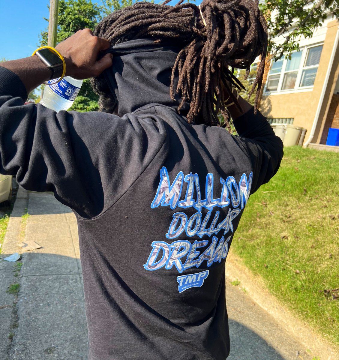 Skills_215's tweet photo. Hoodie Season! 🍂🍃 #MillionDollarDreams • #We🐝#LongTogether • #TMP • #CTD / #CTLLC 

Inquire with anyone you see tagged for your very own replica. https://t.co/oU6GsELzVh