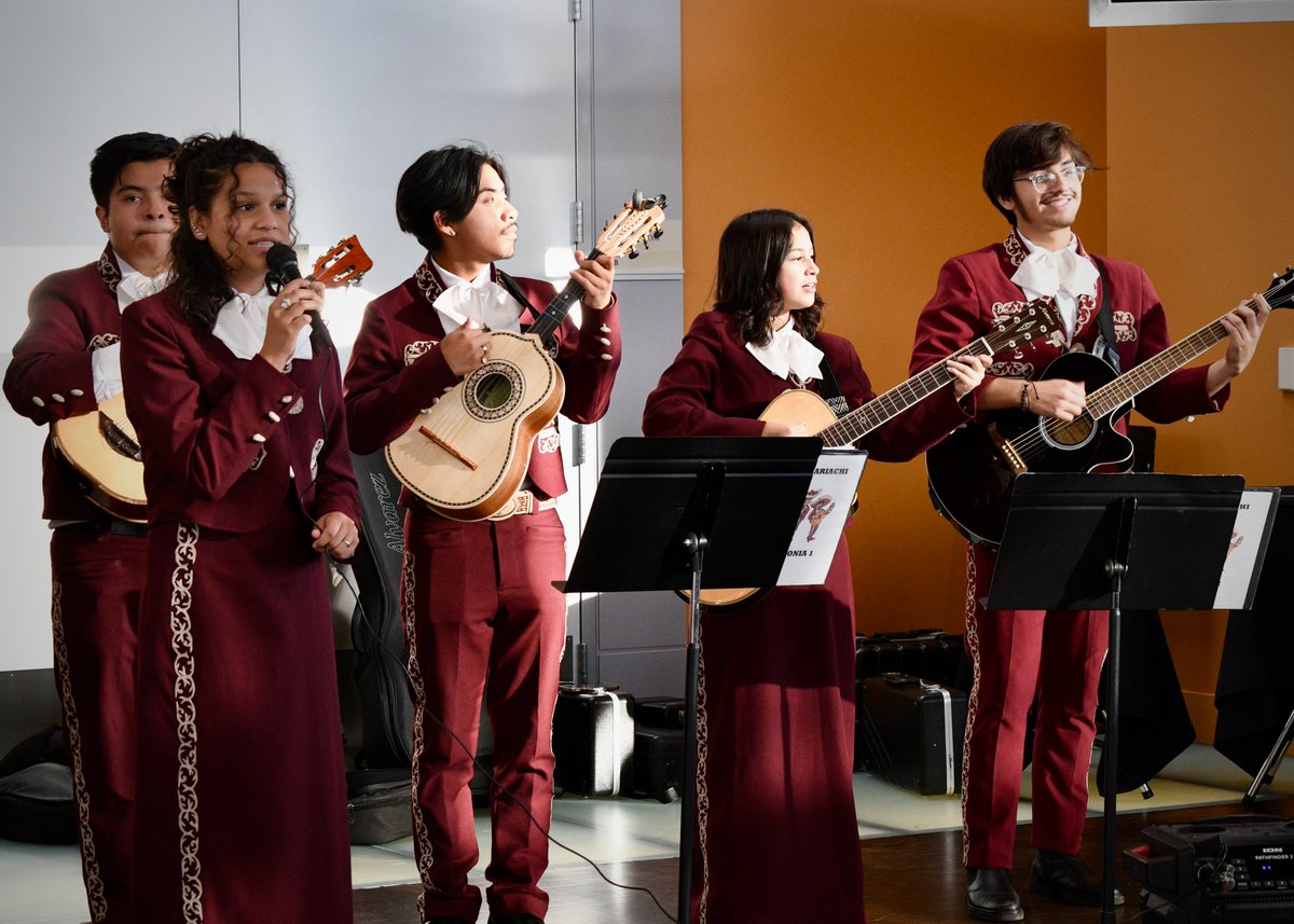 COSALeaders's tweet photo. Amazing music from the Woodburn High School Mariachi Band at the COSA Equity Summit! Such talent! They captivated the room! #cosaleaders #woodburnhigh #woodburnhighschool #woodburnschooldistrict #MARIACHI #mariachi #studentsmatter #studentsmatters https://t.co/HZWyjVd575