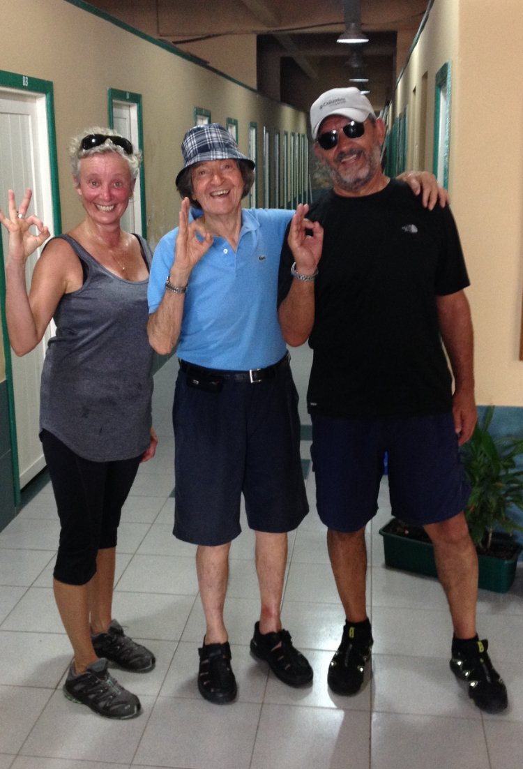 Durante años disfrutamos de su buen humor y ocurrencias en La Reina. Desde temprano caminaba por en el balneario saludando incansablemente a pibes y adultos. Para todos una sonrisa y el infaltable "gestito de idea". Un fenómeno de tipo.😢