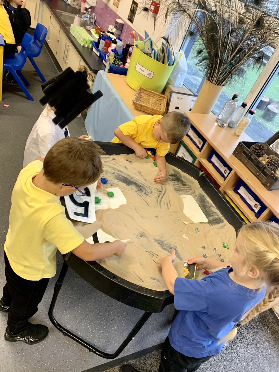 MissHenryMA's tweet photo. Another fantastic week in RMH! We have been building relationships, exploring our environment, writing numbers, enjoying our hot dinners and using our outdoor area! Well done superstars 🌈🌻 @ManorsidePoole https://t.co/IcYra9PGLx