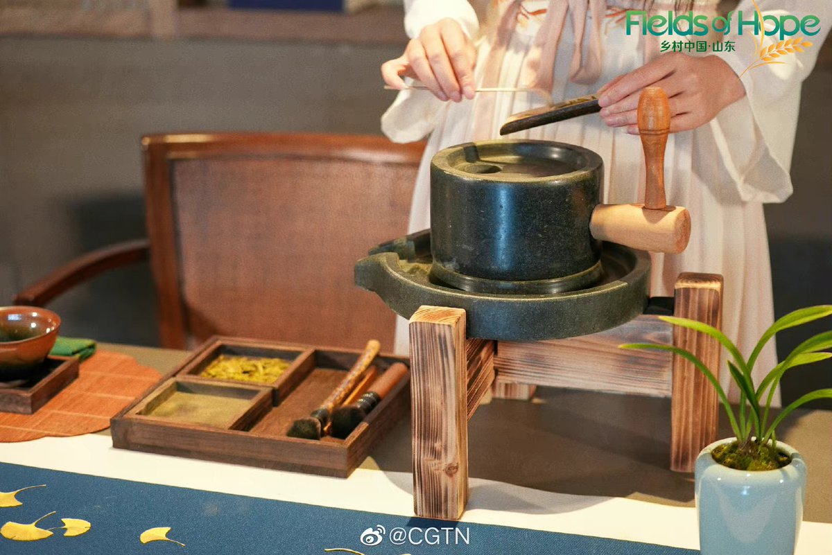 xia93288368's tweet photo. Drinking tea is a long-standing tradition in China. In the hometown of Confucius – Qufu – the process of making a cup of tea follows strict rules. Boiling water is poured over the tea powder, and then a special tool is used to stir it. https://t.co/zuTBUOvPKo