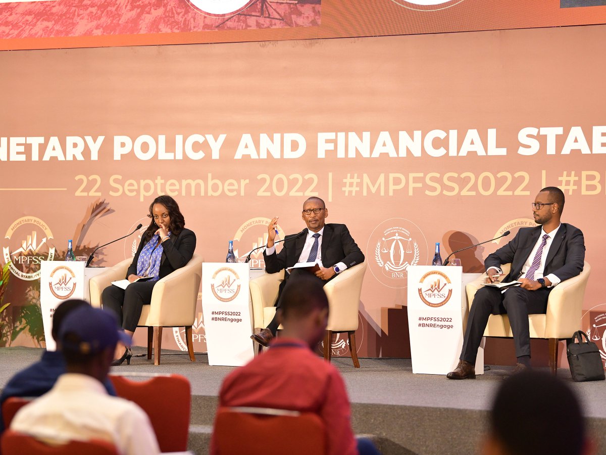 Governor <a href="/rwangombwajRW/">Rwangombwa John</a> on subsidies: Government subsidies are expensive, which is why Government selectively targets commodities that affect Rwanda’s most vulnerable population. Such subsidies are on commodities such as fertilizers and public transport.
 
#MPFSS2022