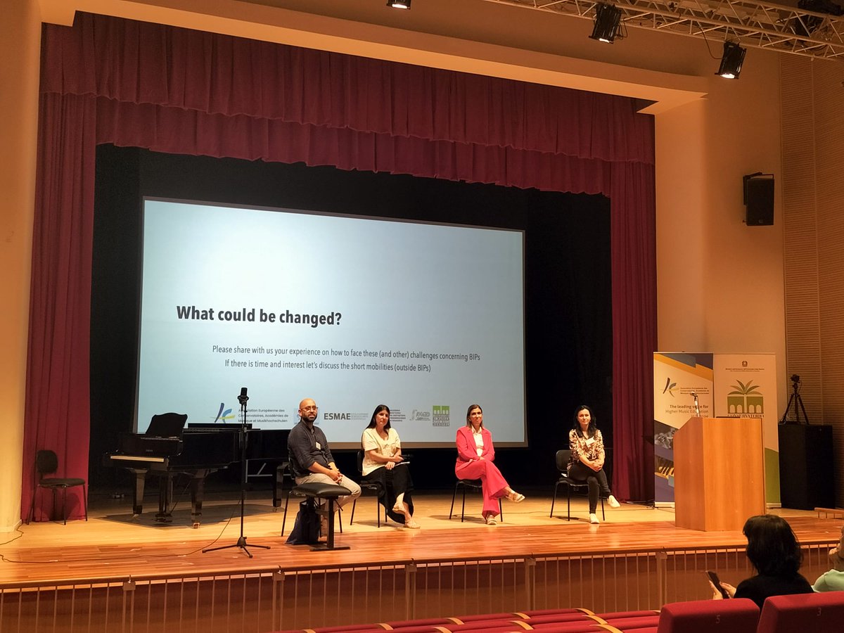 AEConservatoire's tweet photo. 📸What a great feeling to be all together at the #AECIRC2022! We are happy to welcome in-person and online participants, who yesterday discussed #translocality with Errol Boon, and then #BIPs #Digitisation, #GlobalPerspective, #InternationalisationAtHome. 

Now ready for day 2! https://t.co/fuERUlz1EQ