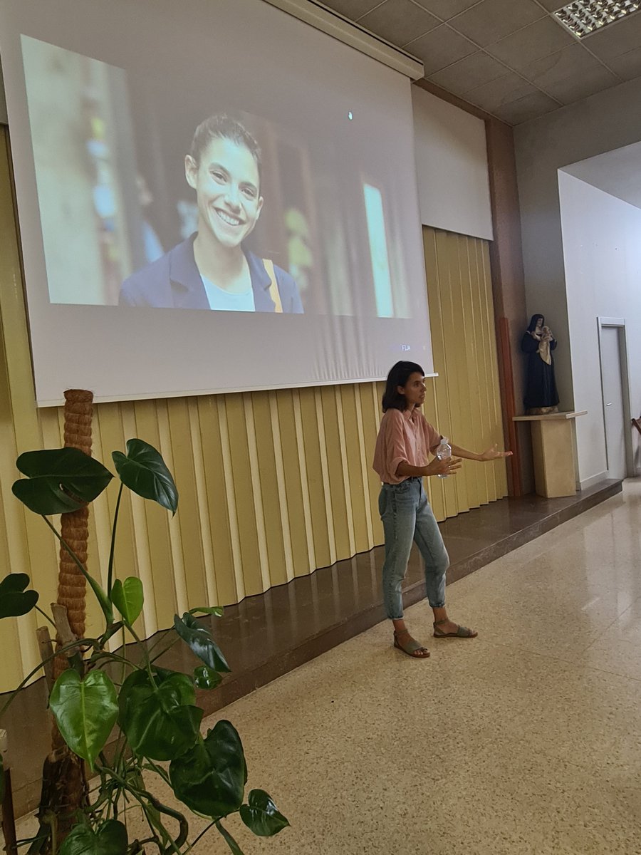 StaLuisaM's tweet photo. Comenzamos Laboratorio de🧠 Talentos en su fase despertando intereses con una visita muy especial, la actriz @Natalia_huarte  , antigua alumna del colegio. Todos tenemos algún talento por descubrir. ¡Gracias, Natalia!❤️ #ConstruimosSueñosDePaz
@HijasCaridadEE @EVHijasCaridadE https://t.co/WUKarraH6j