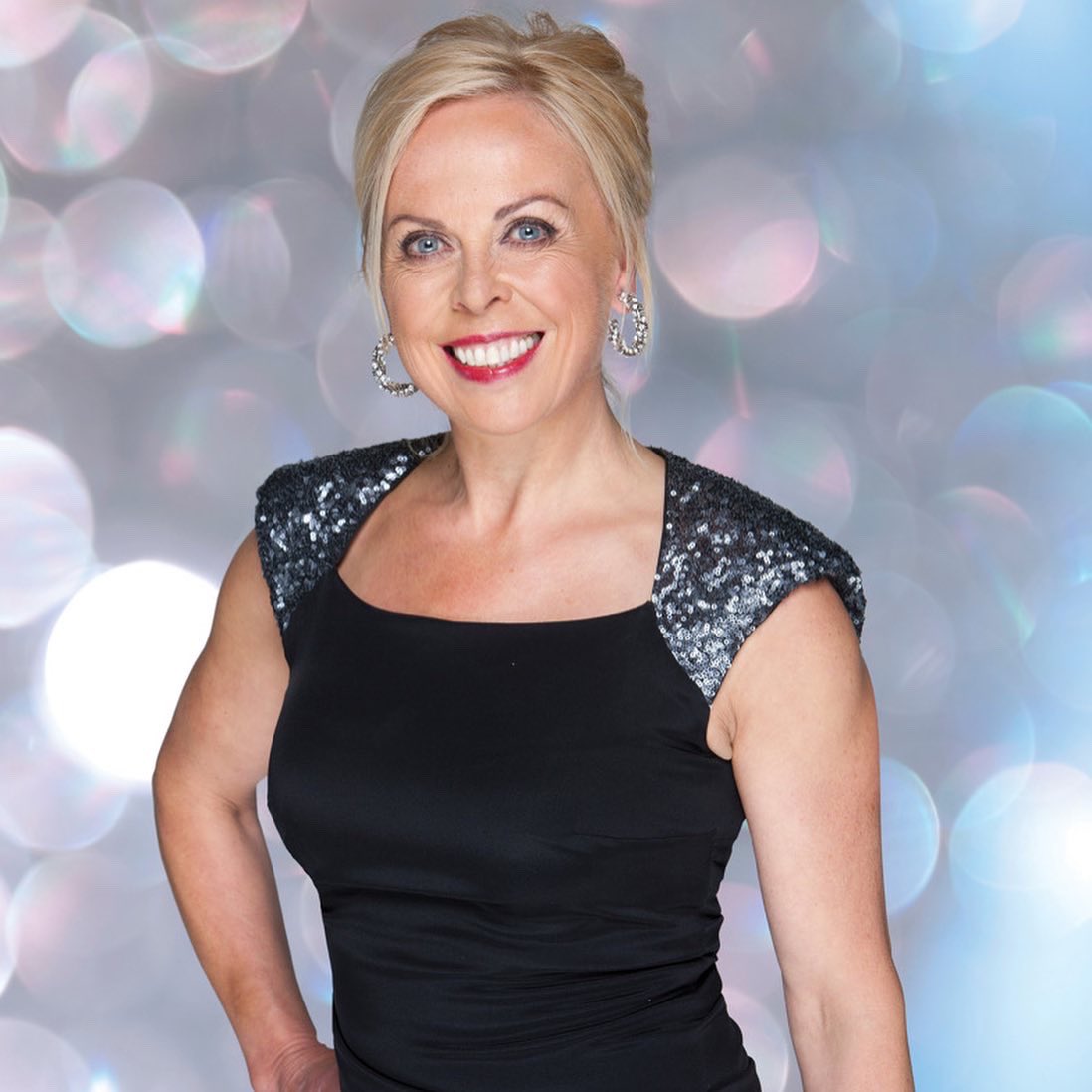 mjstocks1's tweet photo. Another exciting #MJBall22 auction prize! 4 VIP tickets to the series finale of #DancingOnIce including photos taken with #TorvillandDean AND sitting on judges table #charitylots #dancingonice #itv #itvdancingonice #jaynetorvill #christopherdean #torvillanddean #vipexperiences https://t.co/gXPu7cfavA