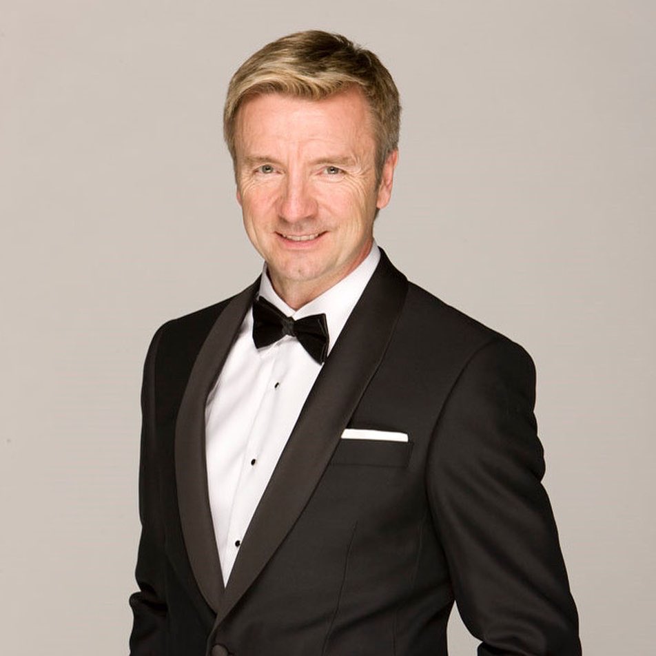 mjstocks1's tweet photo. Another exciting #MJBall22 auction prize! 4 VIP tickets to the series finale of #DancingOnIce including photos taken with #TorvillandDean AND sitting on judges table #charitylots #dancingonice #itv #itvdancingonice #jaynetorvill #christopherdean #torvillanddean #vipexperiences https://t.co/gXPu7cfavA