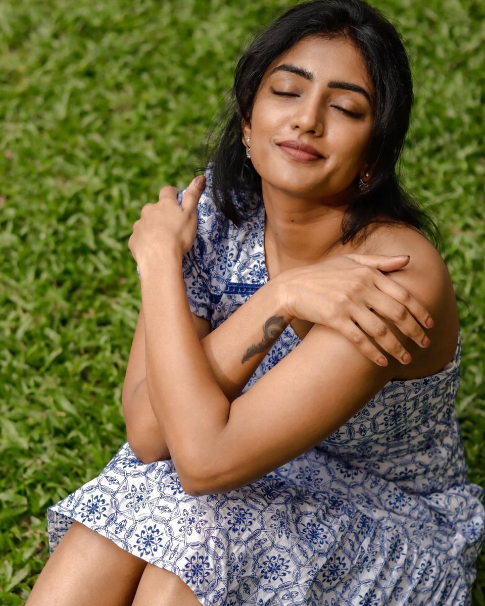 telugufilmnagar's tweet photo. #EeshaRebba making our Friday magical!! 💙💫

@YoursEesha #FridayFeeling #Tollywood #TeluguFilmNagar https://t.co/GaW2ccS98O