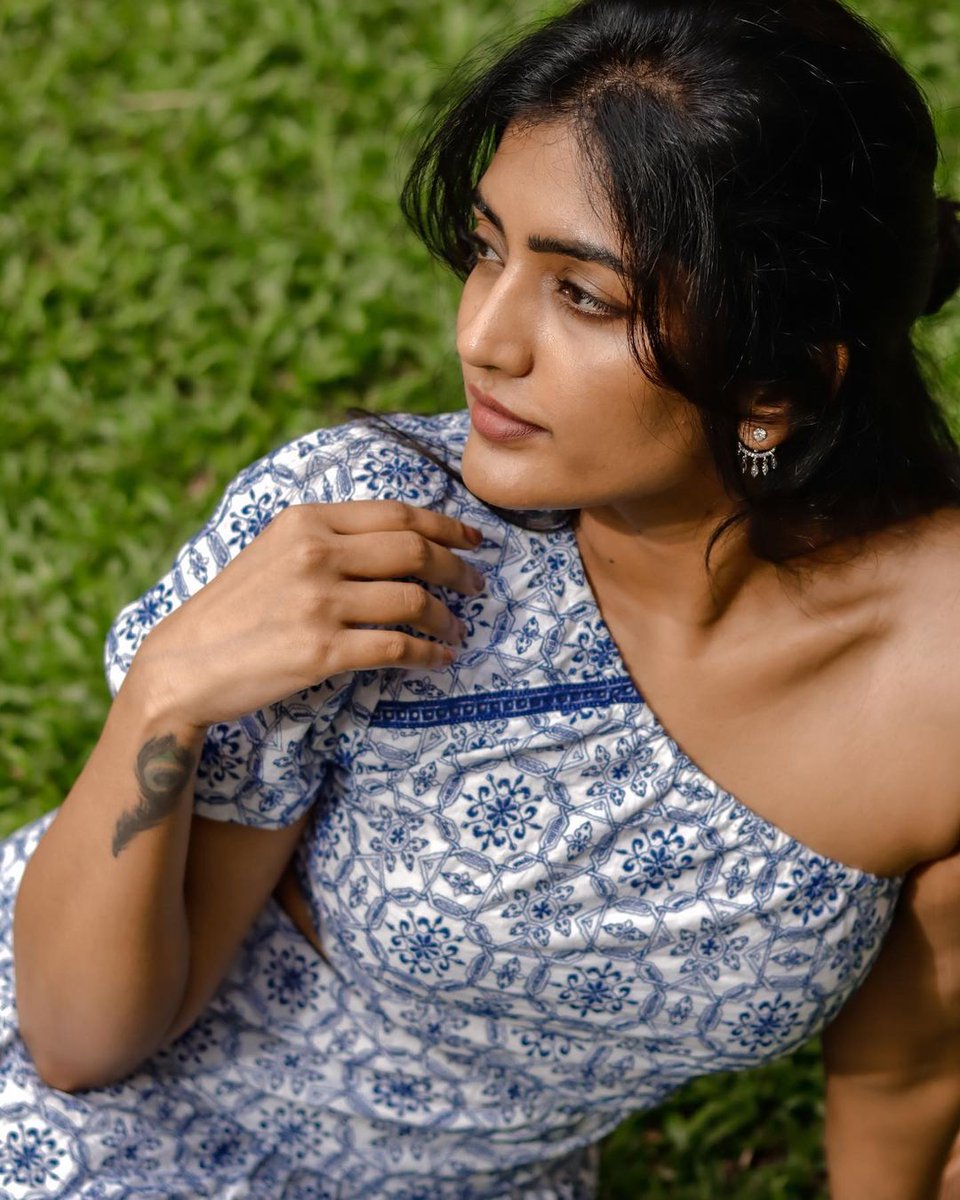 telugufilmnagar's tweet photo. #EeshaRebba making our Friday magical!! 💙💫

@YoursEesha #FridayFeeling #Tollywood #TeluguFilmNagar https://t.co/GaW2ccS98O