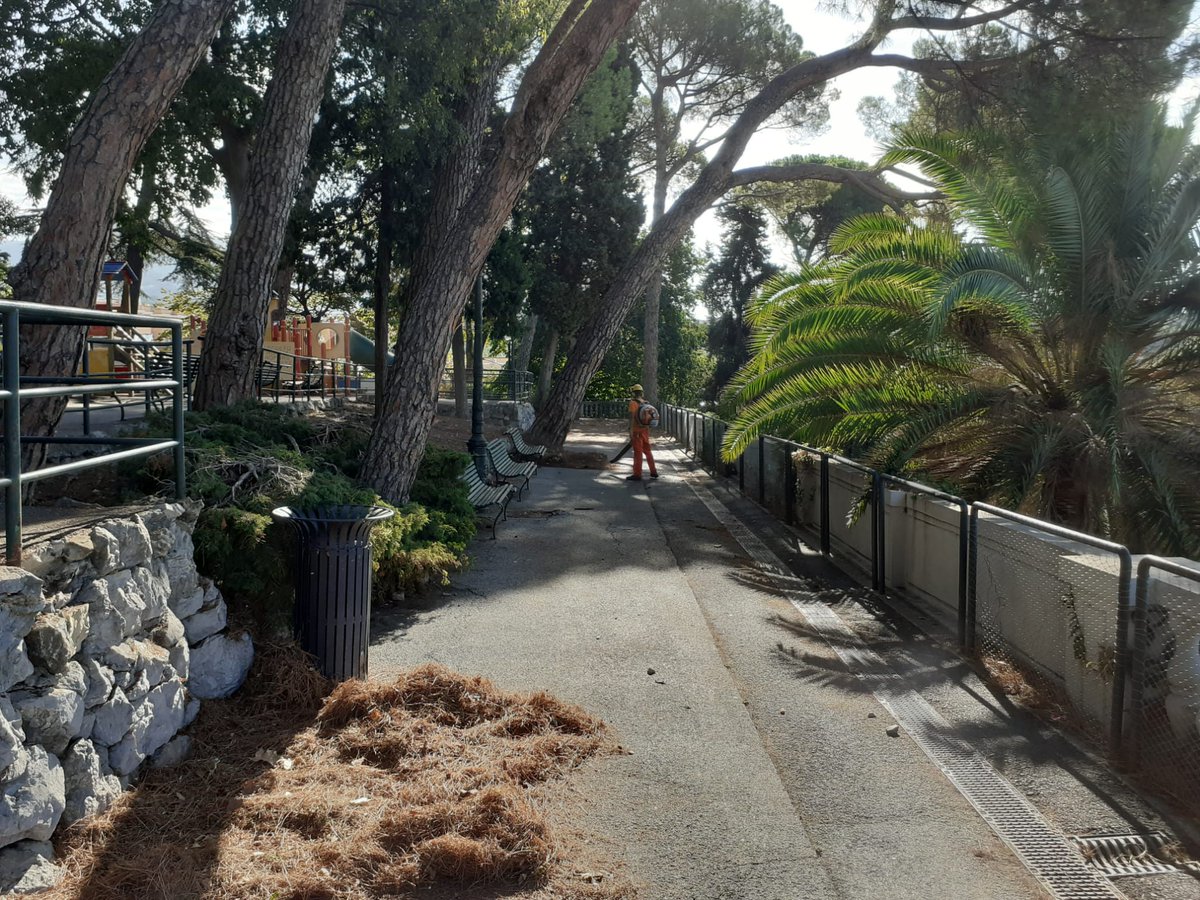 astergenova's tweet photo. L'area giochi nel parco di Villa Imperiale a San Fruttuoso torna ad essere fruibile al pubblico dopo l'intervento di pulizia ad opera del Settore Verde.

#aster #astergenova #asterinforma #lavoriamopergenova https://t.co/msZ4IeQz1h