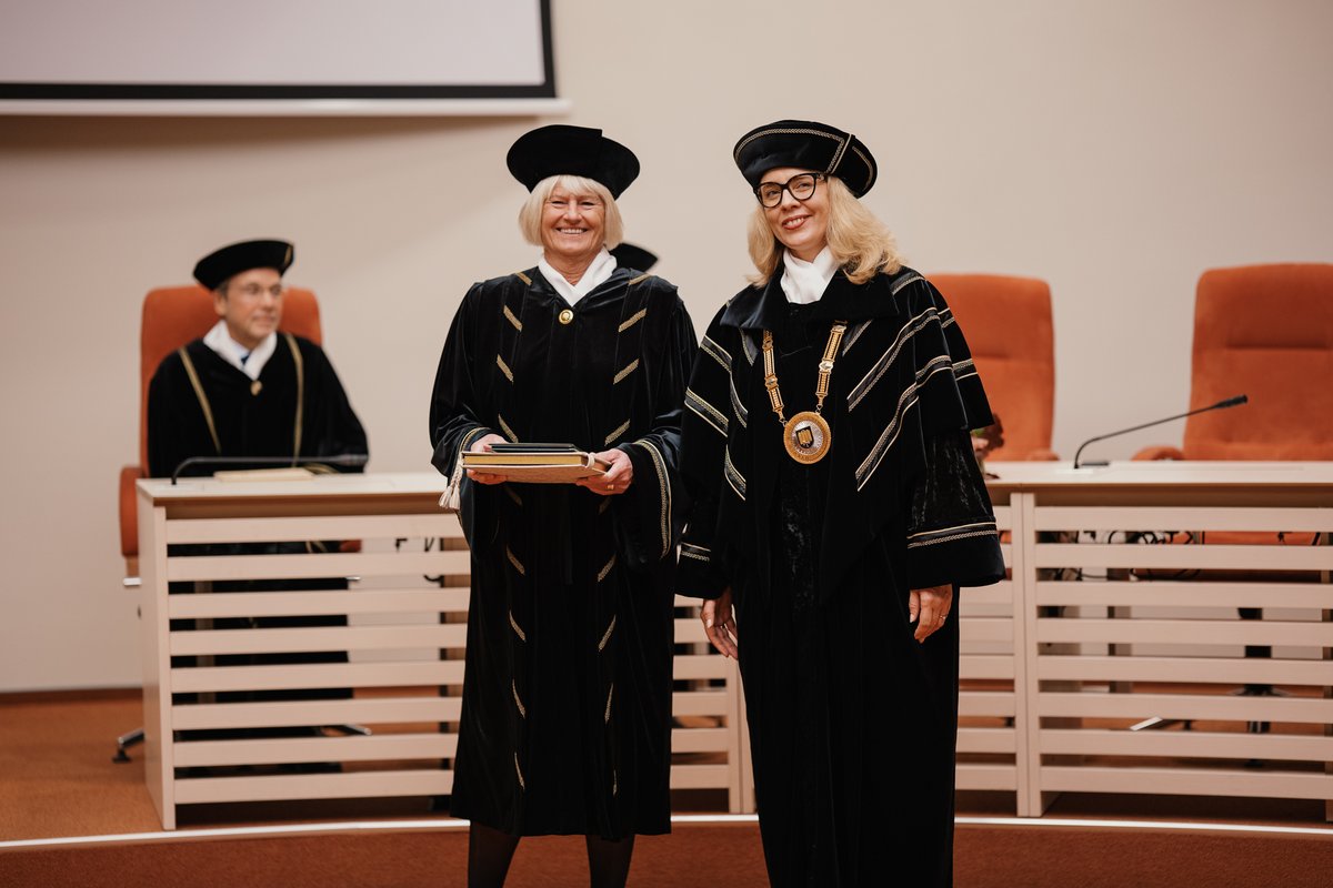 mru_university's tweet photo. Sept. 22nd, @IAU_AIU President #Prof. Dr. Pam #Fredman was awarded an honorary #doctorate at MRU #Vilnius for her contributions to increasing the global role of #highered. #education #Gotheburg #Sweden https://t.co/Tje2qyugpv