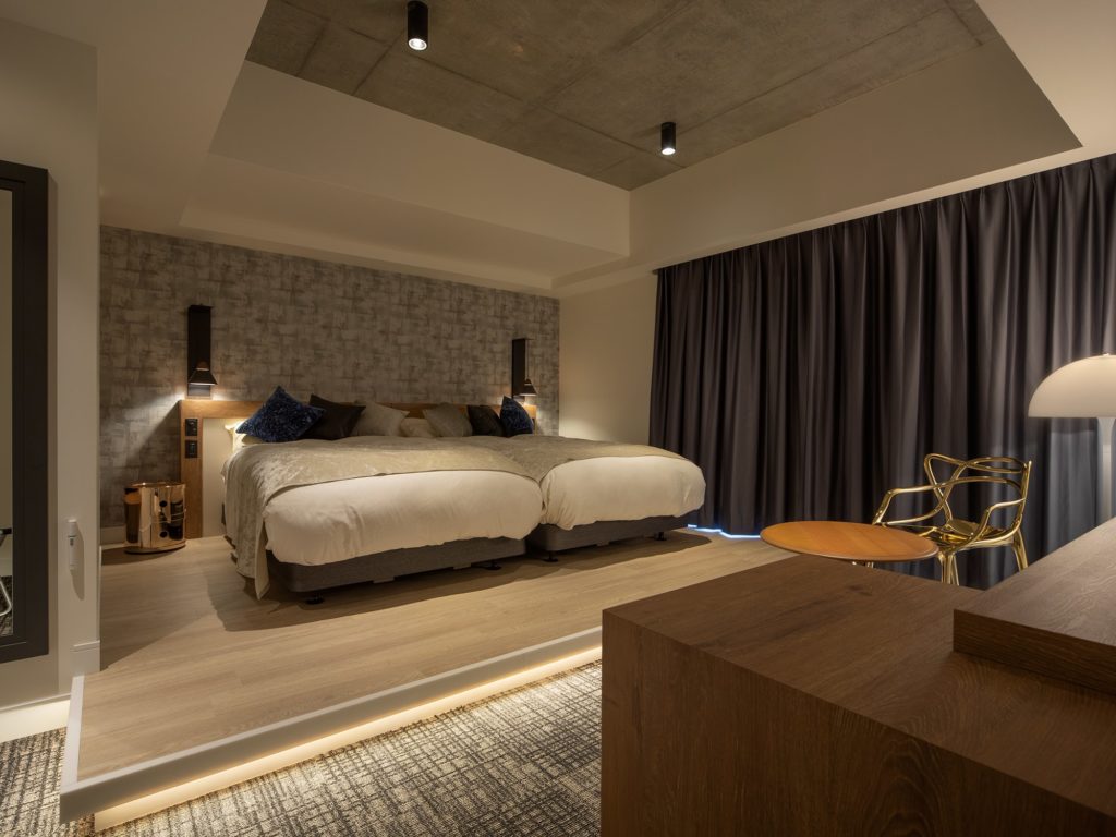 cosupa_tabi's tweet photo. 福岡にある「FFFFFF HOTEL」がおしゃれすぎる…！

4月に福岡の博多エリアにオープンした高いデザイン性を誇るホテルです。長期滞在にもおすすめで、洗濯機も完備されているのがポイント！開業プランでとってもお得な値段で泊まれます！

これで1人2500円からは破格すぎませんか…？ https://t.co/M5mAWgrfM0