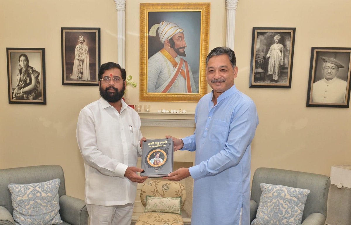 YuvrajSambhaji's tweet photo. मुख्यमंत्री ना. एकनाथजी शिंदे यांनी दिल्ली येथील निवासस्थानी सदिच्छा भेट घेतली. यावेळी मराठा उमेदवारांच्या नियुक्त्यांसाठी नुकताच शासनाने जीआर काढल्याबद्दल मुख्यमंत्री महोदयांचे अभिनंदन केले, व उर्वरित उमेदवारांच्या नियुक्ती करिता समन्वय साधण्यासाठी मंत्रालयात स्वतंत्र… https://t.co/DJ2qQGh626