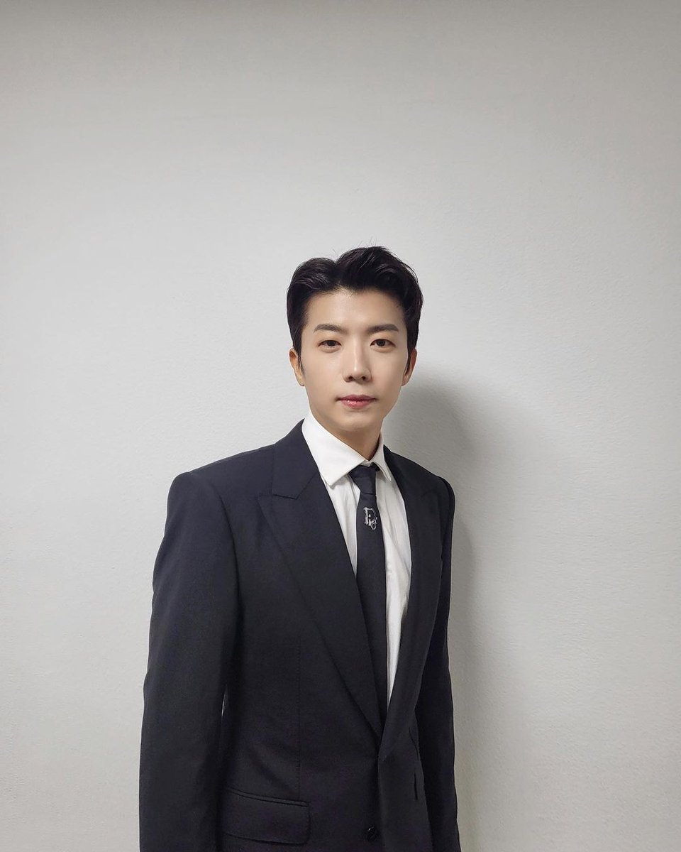2pmalways's tweet photo. [2PM IG] 
If you show up dressed like that and smile like this at an awards show😮

#ItsSo #Good😁
#Yep #ItsGood #Good 👍
#FaceWorkingHard #SweetPuppy🐾 
https://t.co/nEjBeazQLT https://t.co/dQYwv5Rp8a