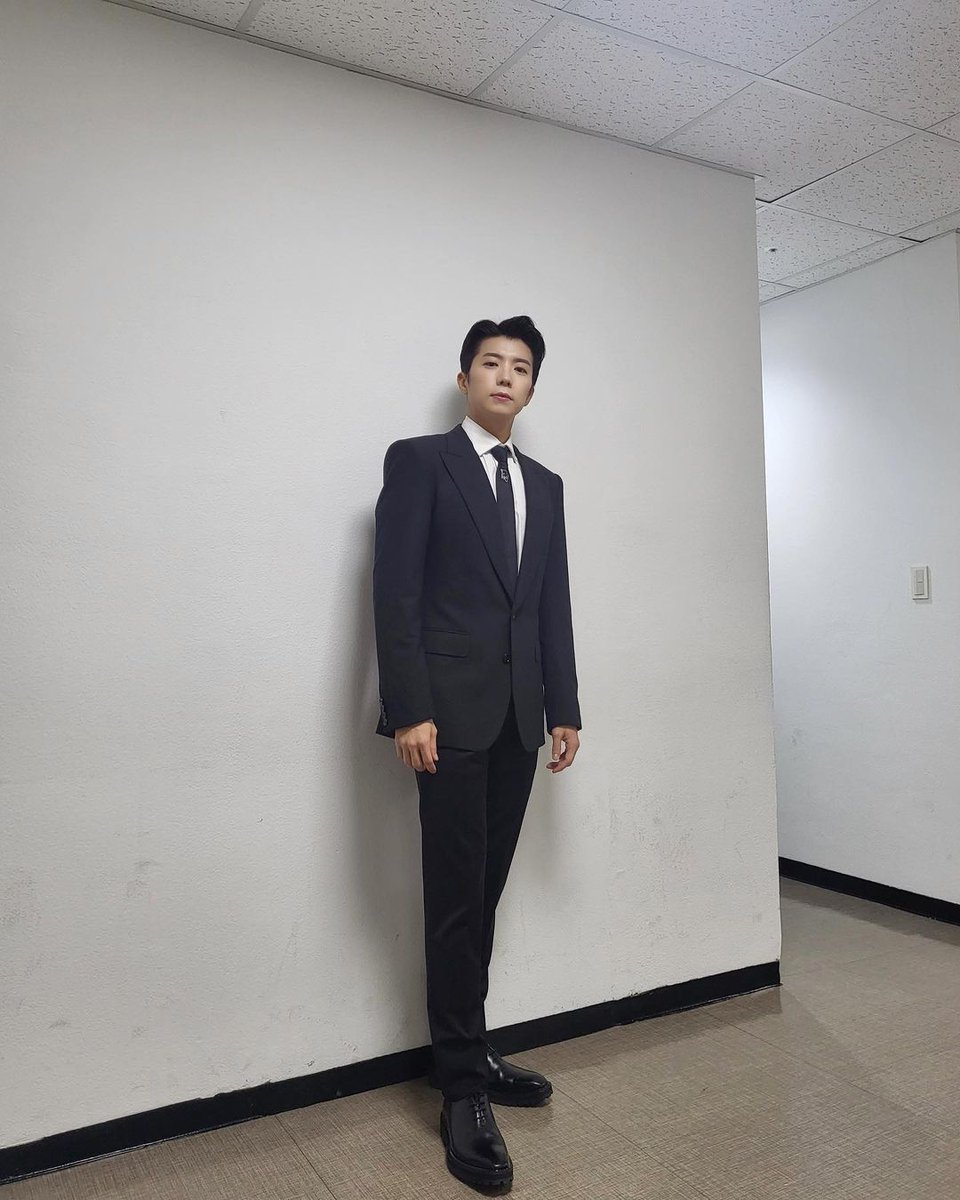 2pmalways's tweet photo. [2PM IG] 
If you show up dressed like that and smile like this at an awards show😮

#ItsSo #Good😁
#Yep #ItsGood #Good 👍
#FaceWorkingHard #SweetPuppy🐾
https://t.co/nEjBeazQLT https://t.co/BIeJ7VNS0J
