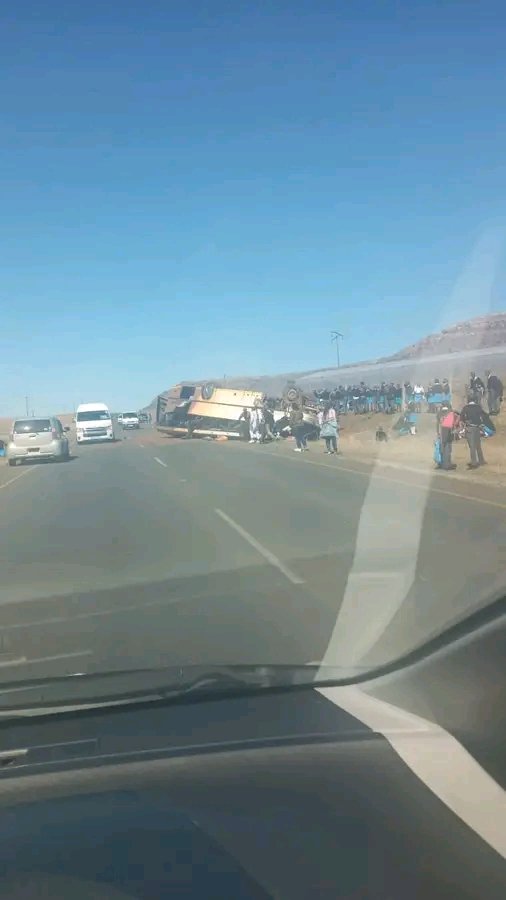 mansa_supanova's tweet photo. Be careful out there on the roads pls https://t.co/m1G7YUdYTu