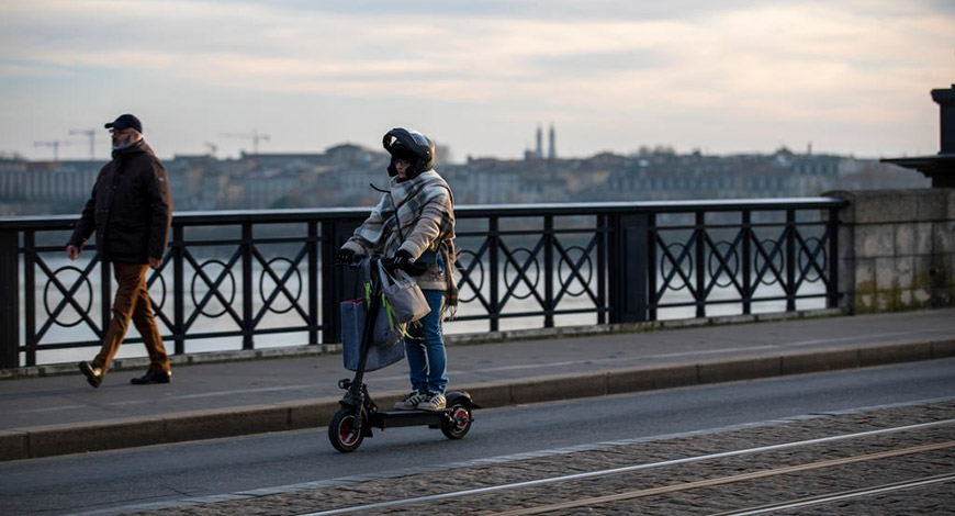 CirculationBxM's tweet photo. 🚲🛴🛵 Connaissez-vous l'offre Free-Floating sur @BxMetro ?
👉 Adeptes des #vélos, #scooters ou #trottinettes en libre-service, consultez la nouvelle offre de #freefloating qui s'étend sur 24 #communes de @BxMetro
🌐 https://t.co/HSkPAwWcYI
#bxmetro #deplacements #libreservice https://t.co/Pr78P89ZN9