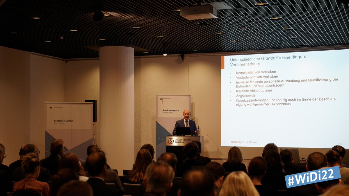 netzausbau's tweet photo. Flexiblere Verfahren, Datenaktualität oder vereinfachte Alternativenprüfungen - Prof. Dr. Olaf Reidt nennt Möglichkeiten zur Beschleunigung des #Netzausbau und bietet konkrete Vorschläge zur Anpassung der bestehenden Gesetzestexte. #WiDi22 https://t.co/lM1PA0frop