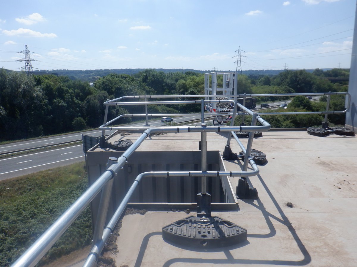 PracticalRoofCo's tweet image. Free standing, weighted guardrail system installed recently at a site in Bristol. #roofing #construction #healthandsafety