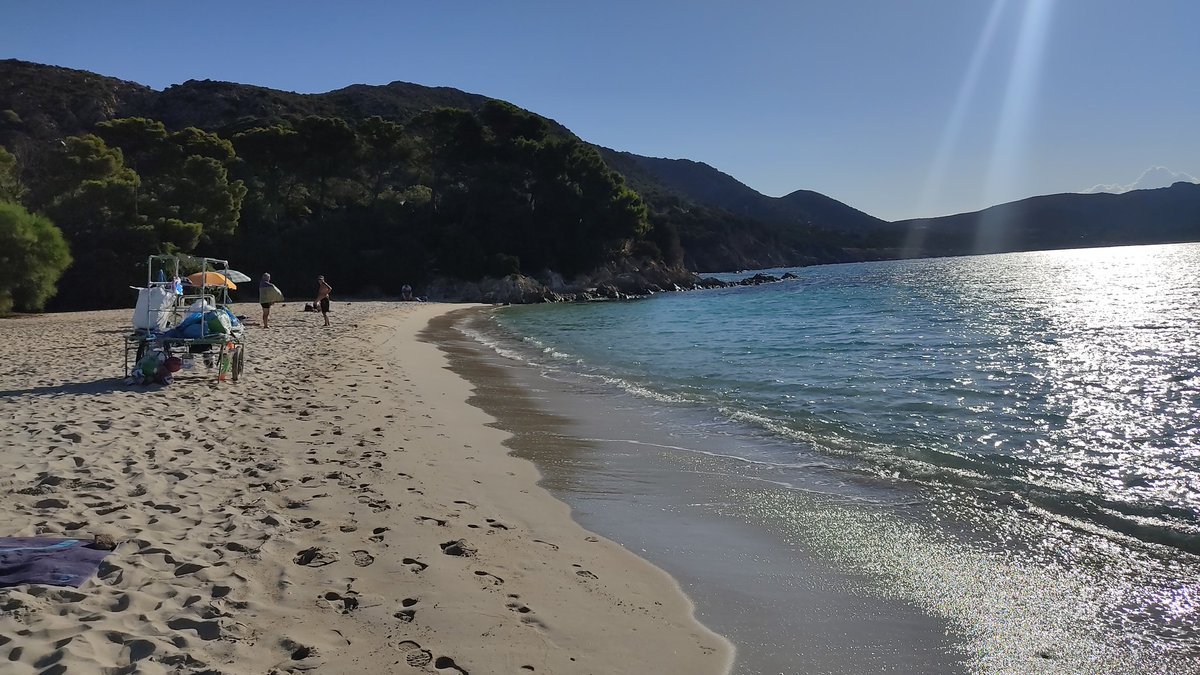 mansorrensen's tweet photo. #Sardegna #spiaggia #Tueredda #vento Caro @insopportabile , la Sardegna è stupenda in questo periodo. Anche se mangiare ormai costa come al Nord 🤣 https://t.co/1W1pPi1FhO