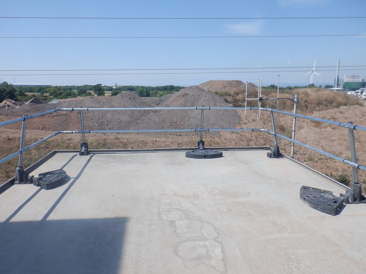 PracticalRoofCo's tweet image. Free standing, weighted guardrail system installed recently at a site in Bristol. #roofing #construction #healthandsafety