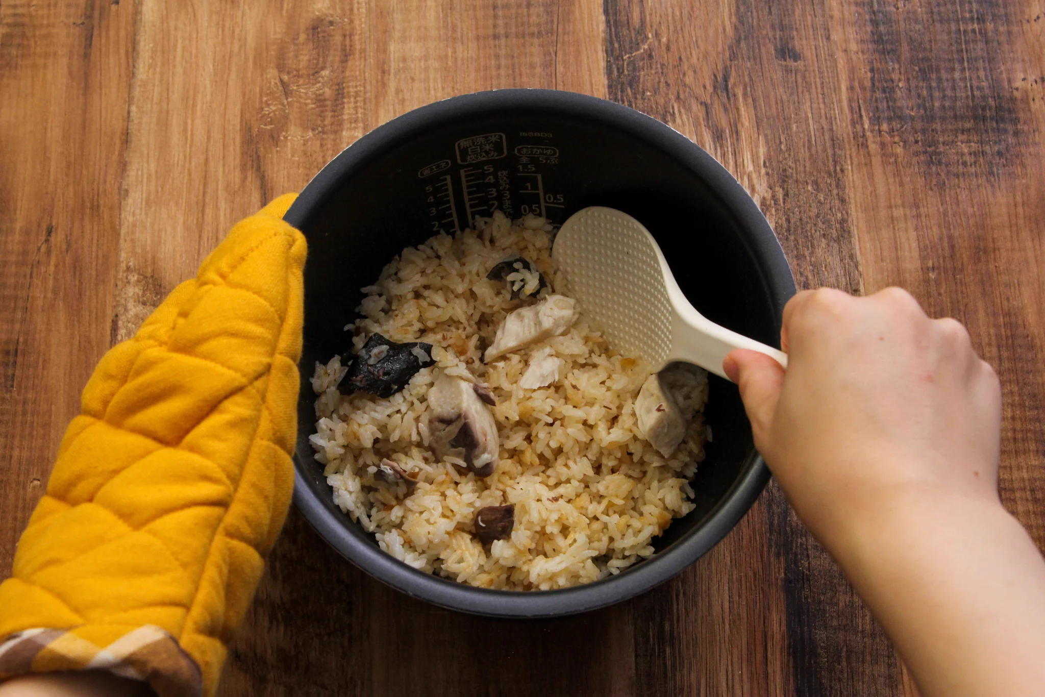難しい作業が一切なくてとっても簡単！ブリを使った、美味しそうな「炊き込みご飯」レシピ！