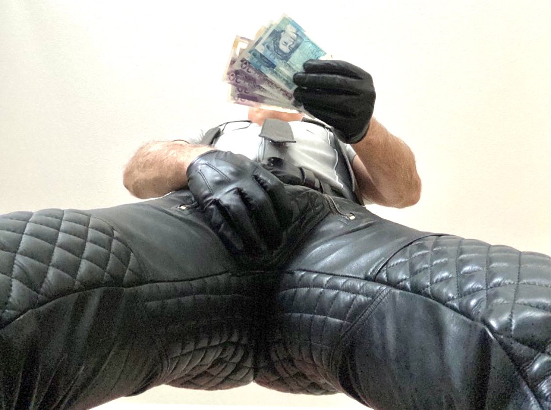 lthrcashmaster's tweet photo. @Retweet4Masters Its leather tax day!! 💶💰 https://t.co/kODdqr1OmW