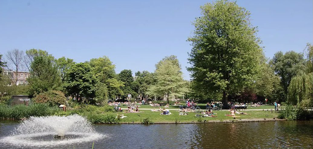 Eindelijk bestaat “ De Chachabrug “ in het Sarphatipark in Amsterdam. Chacha was een dichter, muzikant en activist … uit het Rif.
Niet eerder in Nederland werd een plek of een straat… vernoemd naar een Riffijnse - Nederlander. Hoop ooit hier in A’foort een straat te noemen …