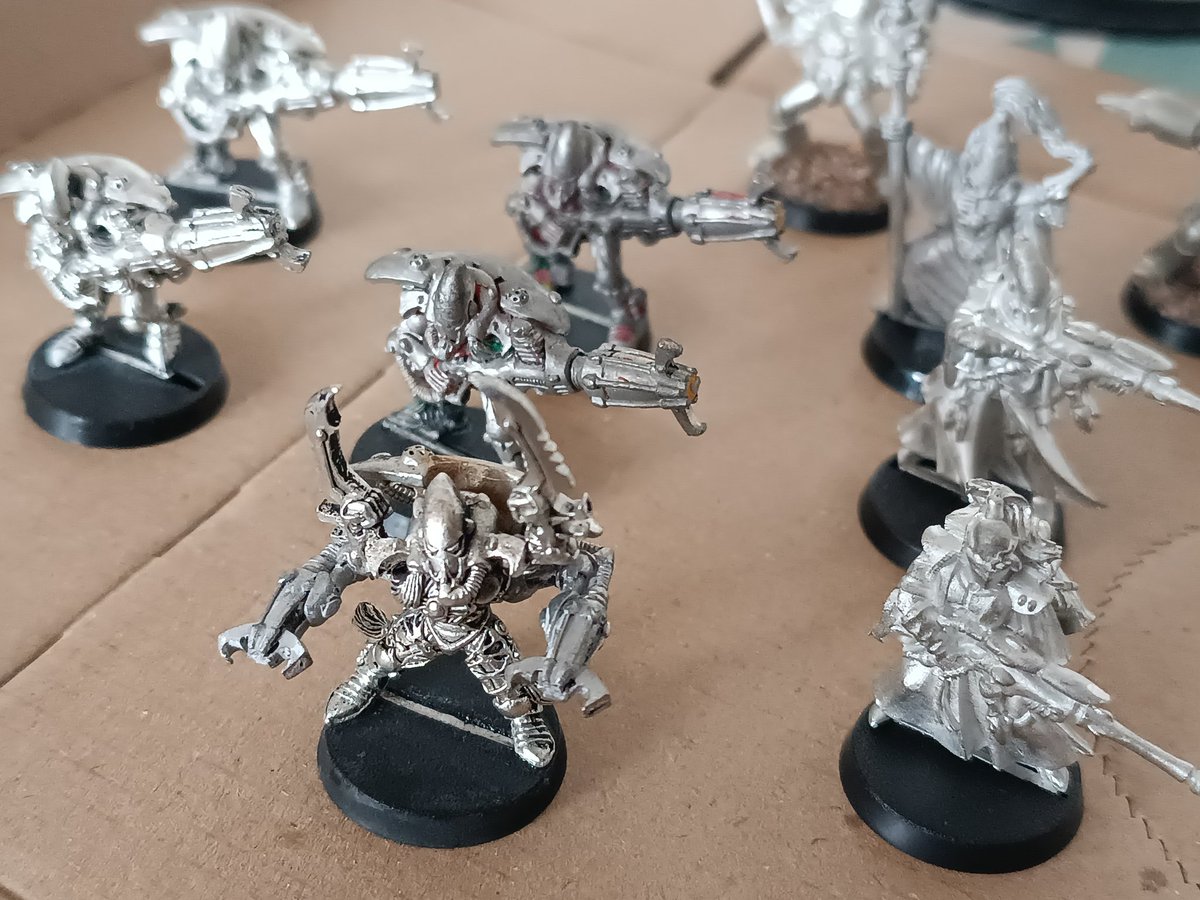 ManuelGauda's tweet photo. Nach laaaanger Pause mal wieder #warhammer40k Figuren in der Hand...
Mal @thearmypainter
#speedpaint Farben ausprobieren👀
#Eldar #Warpspiders #Wargaming https://t.co/QtAjJU9IiU