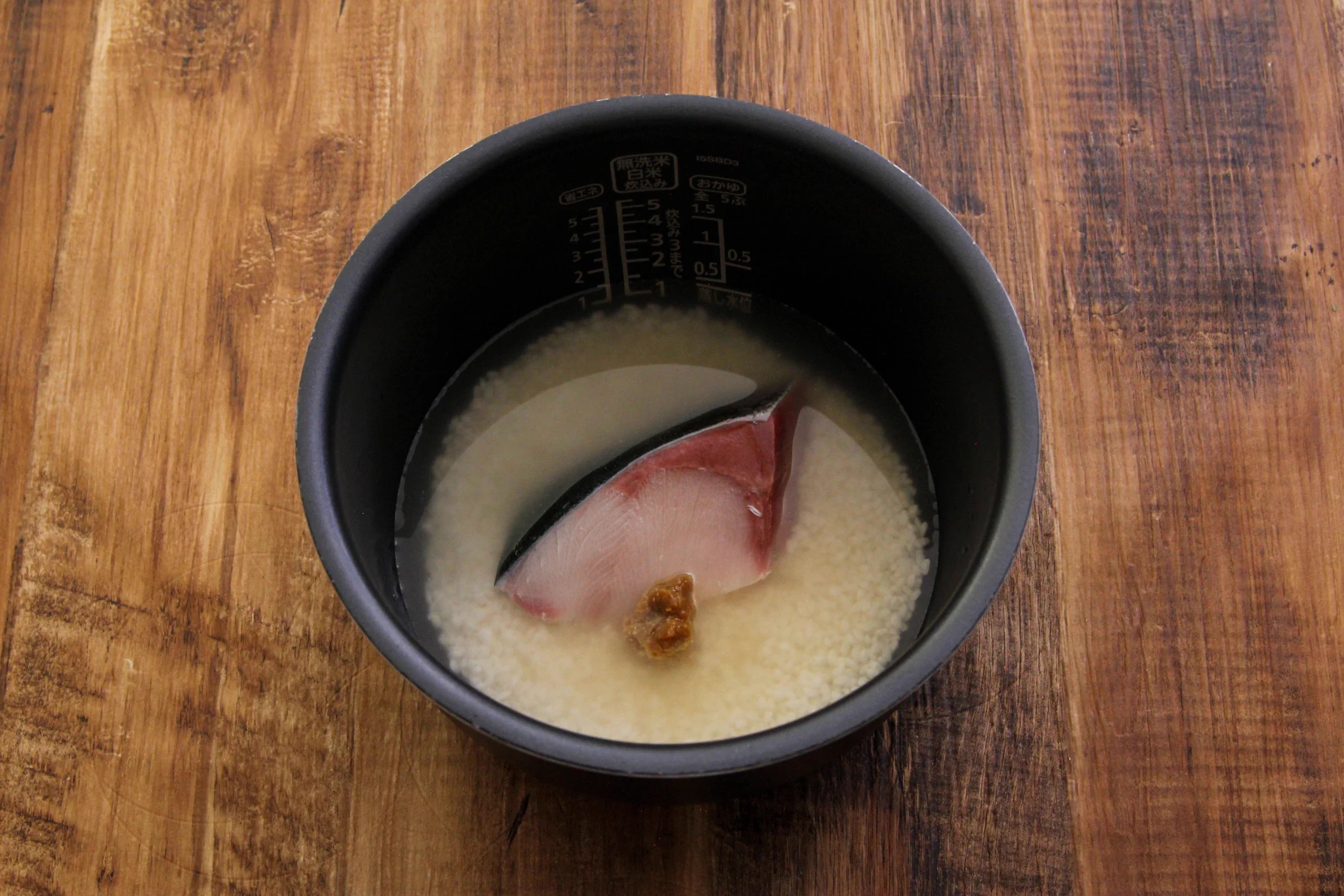 難しい作業が一切なくてとっても簡単！ブリを使った、美味しそうな「炊き込みご飯」レシピ！