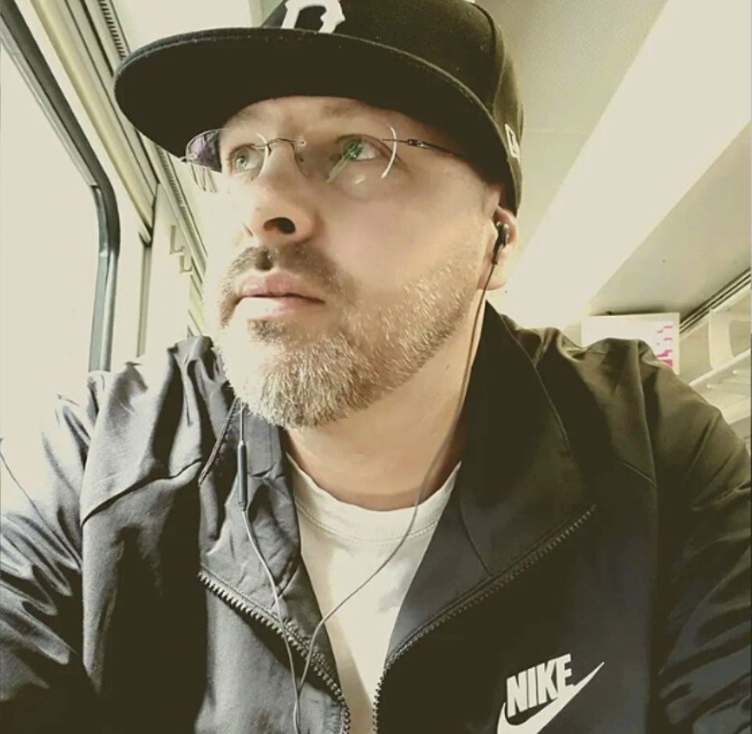 LocusDuoKie's tweet photo. Que mierda esto de empezar a ver caer a los compañeros de tu quinta…
Ya van unos cuantos. Da mucho que pensar. Todo pasa demasiado rápido…
#davebee
Rest in beats amigo… https://t.co/92h4lqPjmn
