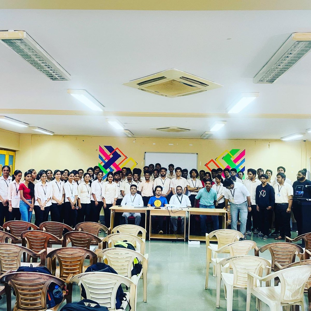 SanjayKumaarr's tweet photo. Meeting students & helping them with your experience is always a great pleasure!!
Had a great session at Agnel Institute of Technology & Design, #Goa.
Thanks to #AIGD for hosting this seminar & thanks to all the students for joining the session.
#aitdgoa #selectorshub #seminar https://t.co/4RuaEiJ25l