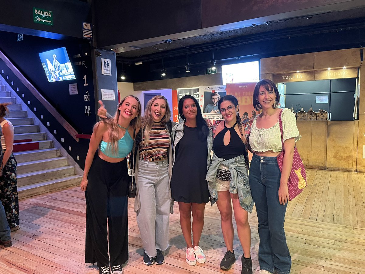 Bea_Camacho's tweet photo. Ellas no son princesas, son unas REINAS! 💜 Muchísimas risas con “no me toques el cuento” @mariaisabelrr9 https://t.co/dkyRvhDrul