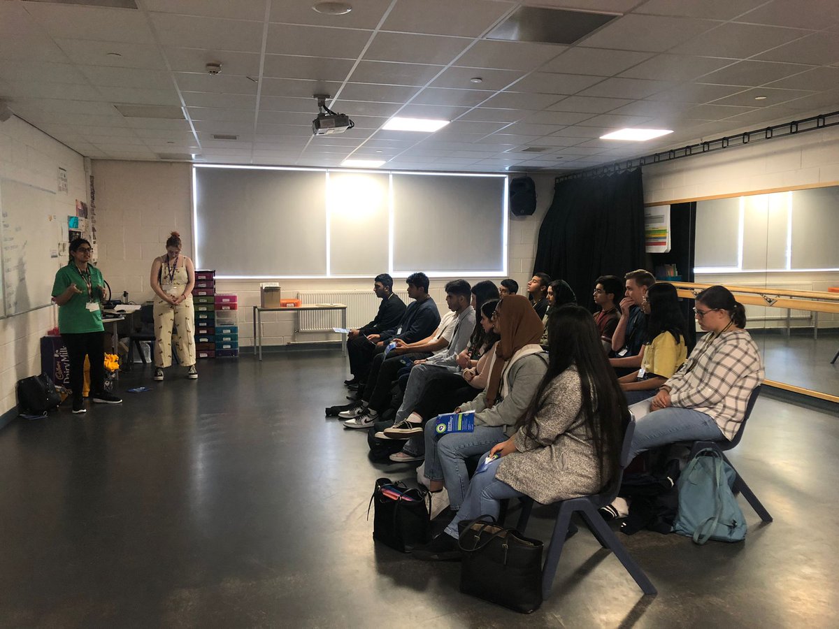 Beckfoot6thForm's tweet photo. Yr12 Students interested in studying Medicine, took part in a talk with @YoungDynamos this week. Young Dynamos is an organisation giving young people the opportunity to get involved with health research, The students enjoyed the talk &amp; are eager to join! https://t.co/vfrXGP66I2