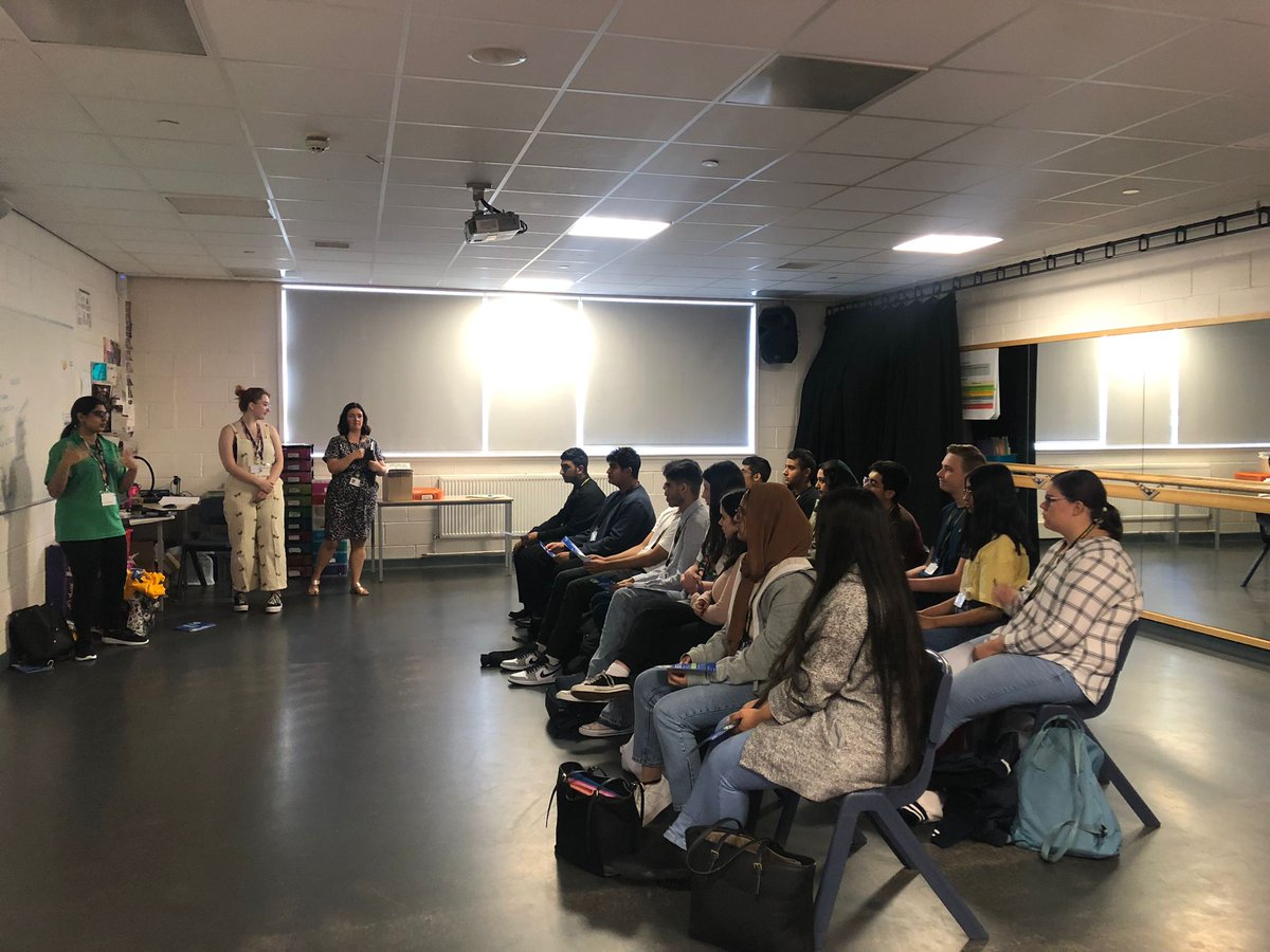 Beckfoot6thForm's tweet photo. Yr12 Students interested in studying Medicine, took part in a talk with @YoungDynamos this week. Young Dynamos is an organisation giving young people the opportunity to get involved with health research, The students enjoyed the talk &amp; are eager to join! https://t.co/vfrXGP66I2