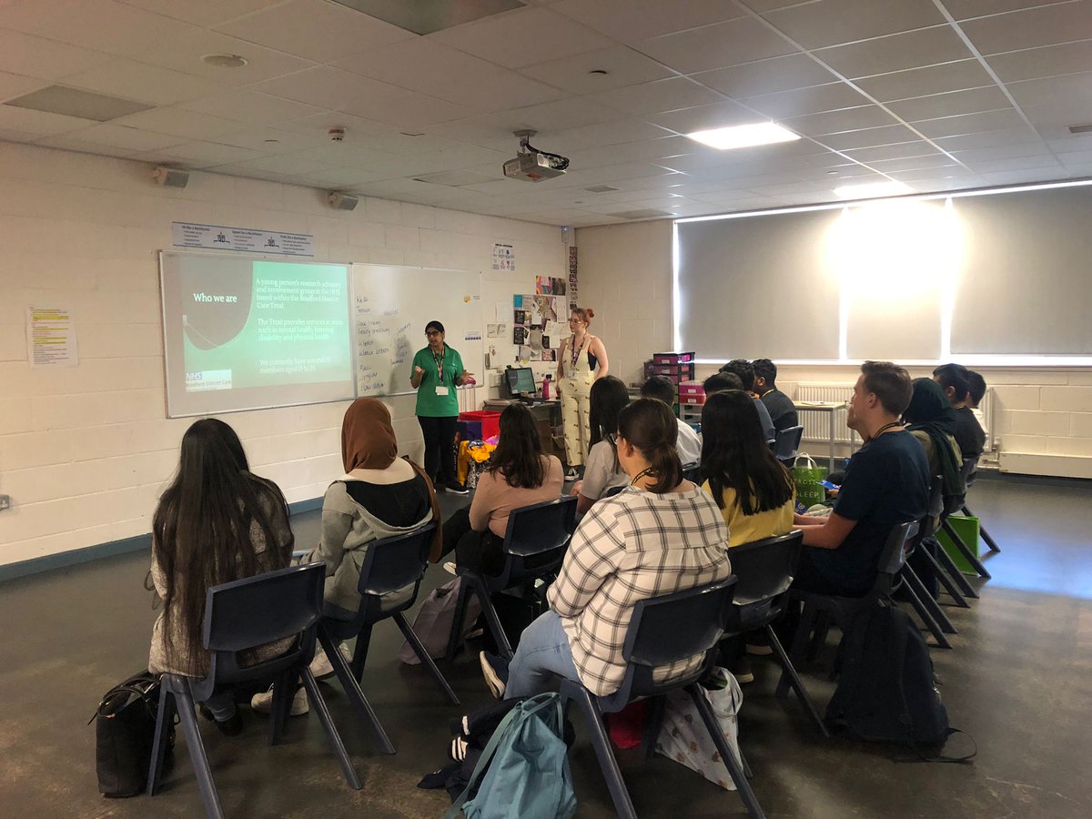 Beckfoot6thForm's tweet photo. Yr12 Students interested in studying Medicine, took part in a talk with @YoungDynamos this week. Young Dynamos is an organisation giving young people the opportunity to get involved with health research, The students enjoyed the talk &amp; are eager to join! https://t.co/vfrXGP66I2