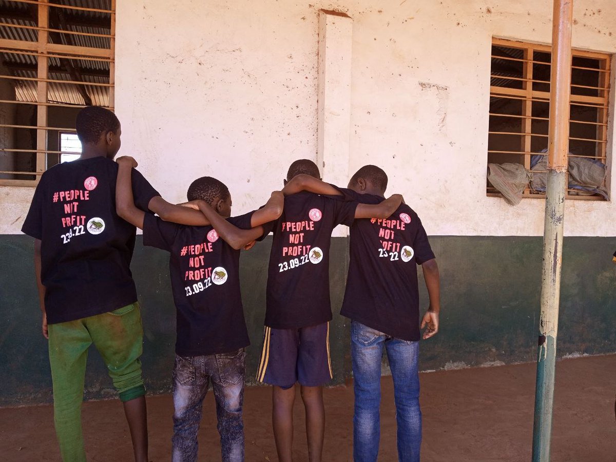 kean_Intl's tweet photo. Young activists in Voi have added their voice to the demand for #LossAndDamageFinance by taking part in the #GlobalClimateStrike
CLIMATE REPARATIONS NOW! The climate struggle has been there for years, which is why @Cop27P must take a stand now... #PeopleNotProfit #FFFKE https://t.co/JPmuZguCLk