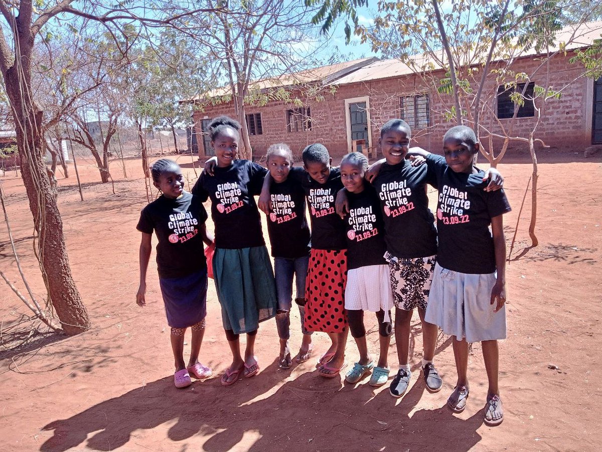 kean_Intl's tweet photo. Young activists in Voi have added their voice to the demand for #LossAndDamageFinance by taking part in the #GlobalClimateStrike
CLIMATE REPARATIONS NOW! The climate struggle has been there for years, which is why @Cop27P must take a stand now... #PeopleNotProfit #FFFKE https://t.co/JPmuZguCLk