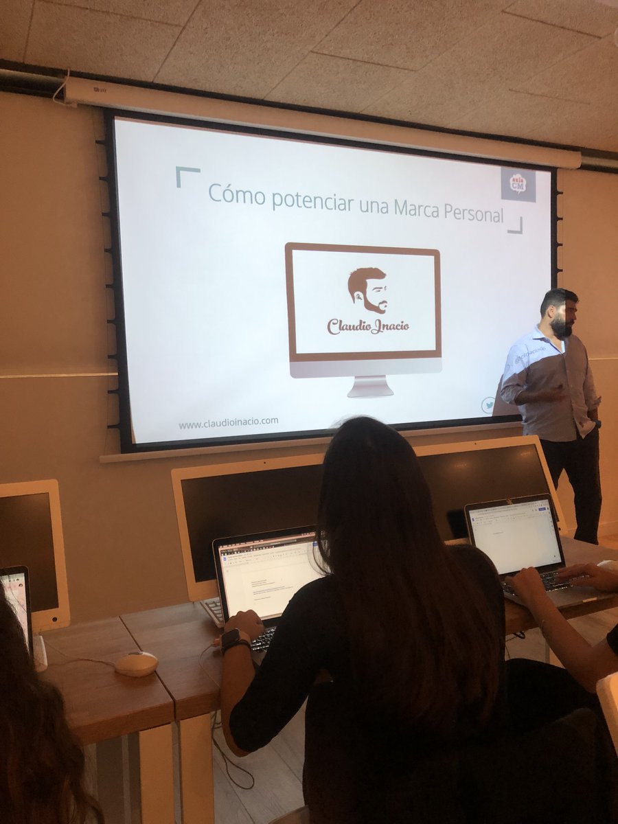 PattyHope__'s tweet photo. #neverstop learning en @aulaCM #equipo238 @cinacio06 https://t.co/nmWeSSgIYV