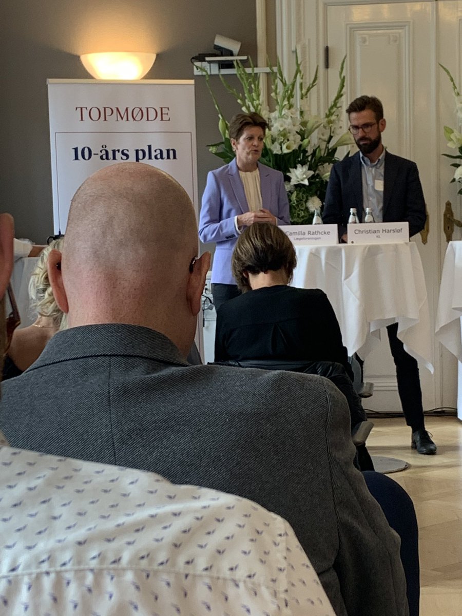 crjosefsen's tweet photo. Kapacitet, kvalitet og sammenhæng skal styrkes i arbejdet med mennesker med psykisk sygdom. Vi må og skal tage bedre vare om de svært psykisk syge, siger @Camilla_Rathcke formand for Lægeforeningen #Topmøde10årsplan #dkpol #sundpol #TiÅrsPlan https://t.co/W9nQOmKx78