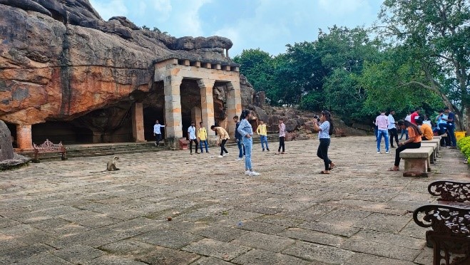 AICTE_INDIA's tweet photo. Glimpses of #students from HEIs &amp; Schools of #Maharashtra visiting #Khandagiri caves &amp; #Odisha State Tribal Museum where they learnt tribal art, culture, lifestyle, rituals &amp; social customs during 5-days visit under #StudentsExchangeProgramme @ #AKAM_EBSBStudentTour.

@mamidala90 https://t.co/hlkQCsIzN0