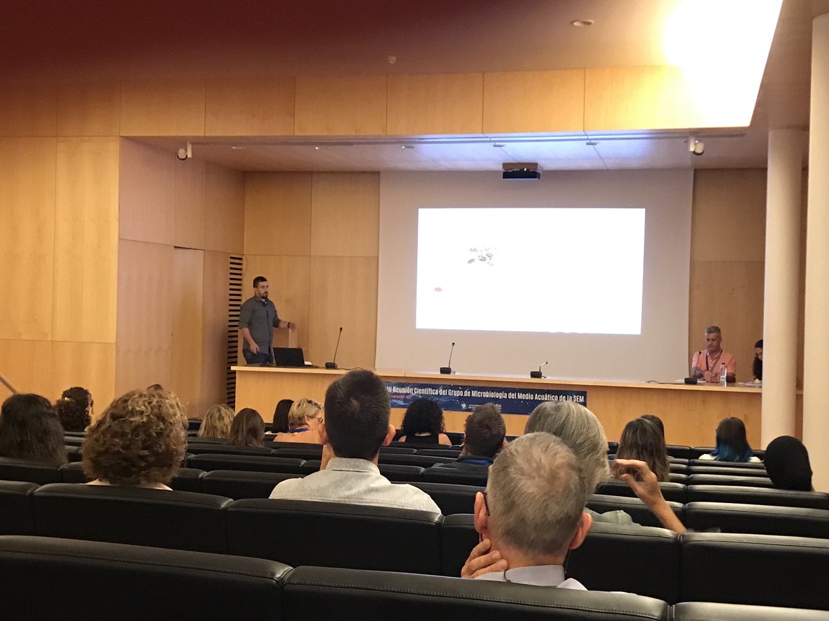 JavierDubert's tweet photo. Great talk by #SergioRodriguez about the pangenome of our bacterial model Vibrio europaeus what a repertoire of genes genes to survive in the environment to be a bivalve’s serial killer! #XIIIMMA https://t.co/bZUUu4hDRg