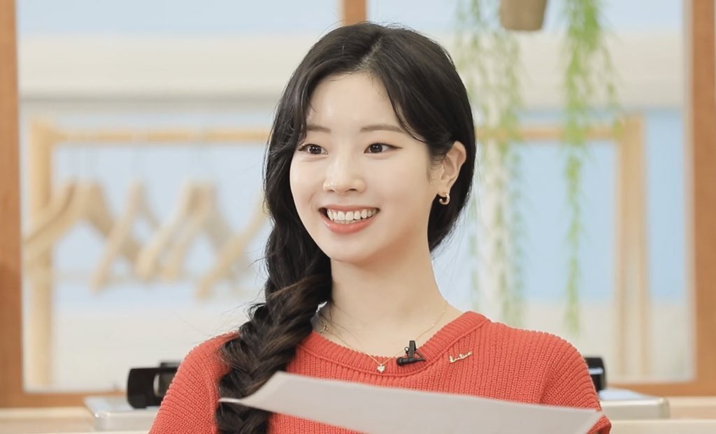 TW7KDH's tweet photo. "TIME TO TWICE" TDOONG Cooking Battle EP.01 Dahyun 

#다현 #DAHYUN #트와이스  #TWICE https://t.co/y2bDU1egHG